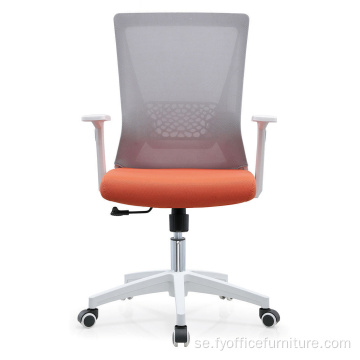 Från fabrikspris Executive ergonomisk stol vridbar meshstol med fotstöd